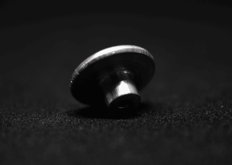 Bouton-Rivet_maroquinerie-textile_trou_Vallgrip